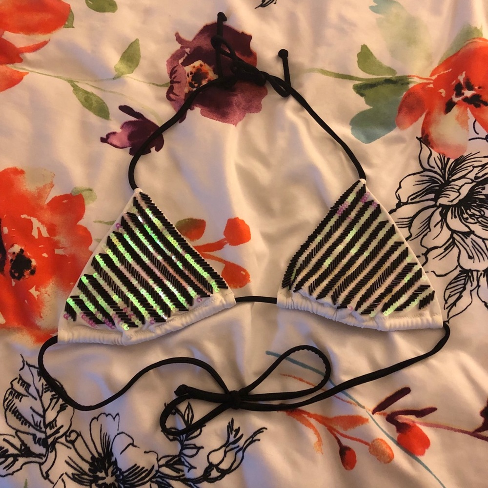 Victoria’s Secret bikini top